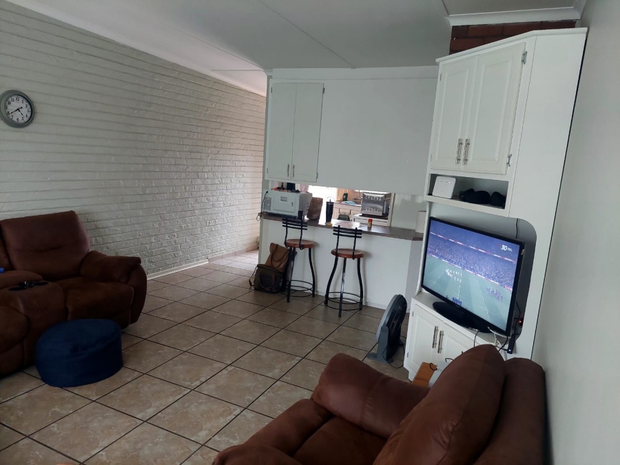 To Let 2 Bedroom Property for Rent in Die Bult North West